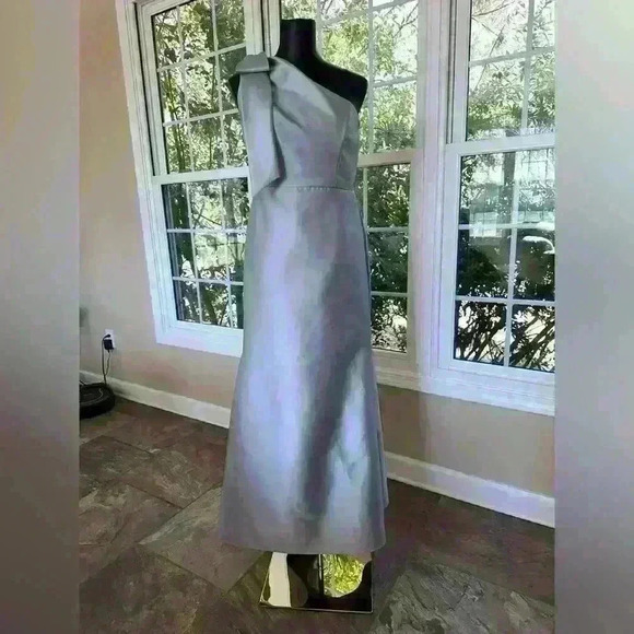 🔥🔥Alfred Sung Evening Gown in Willow Green - Picture 3 of 11